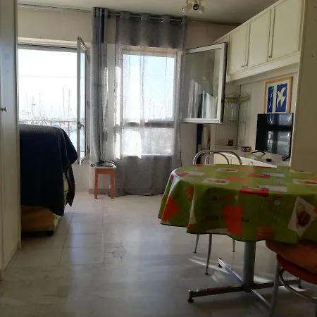 Yachts, Direct Port, Parking. Apartmán